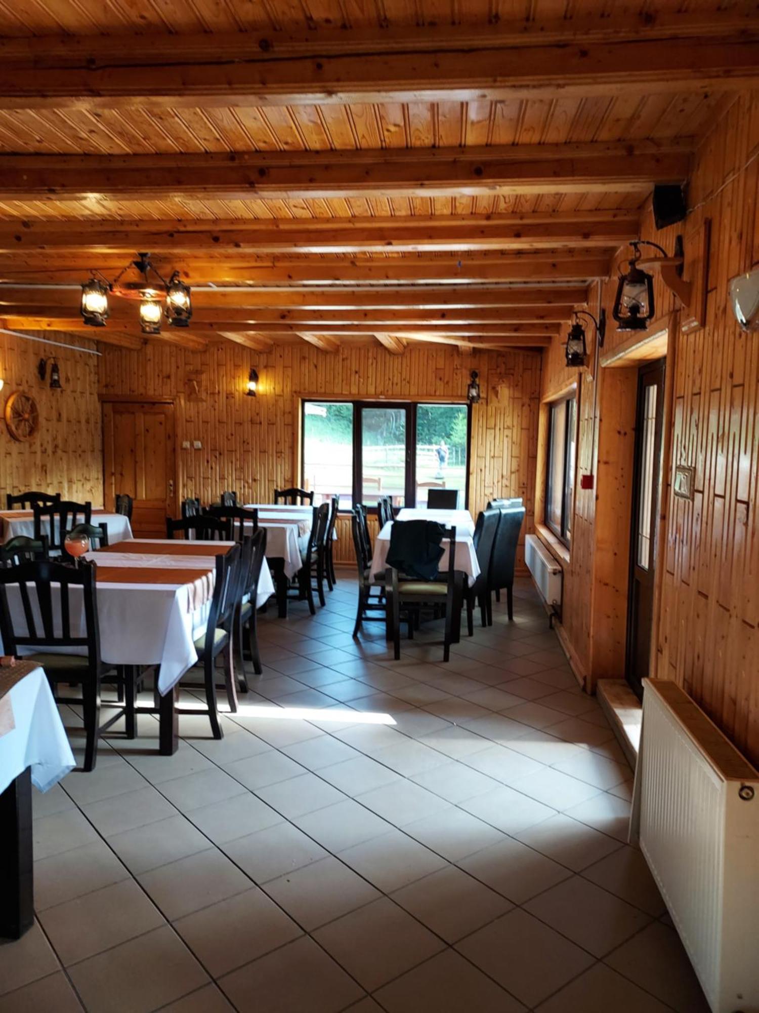 Pensiunea La Taverna Trăisteni Zewnętrze zdjęcie