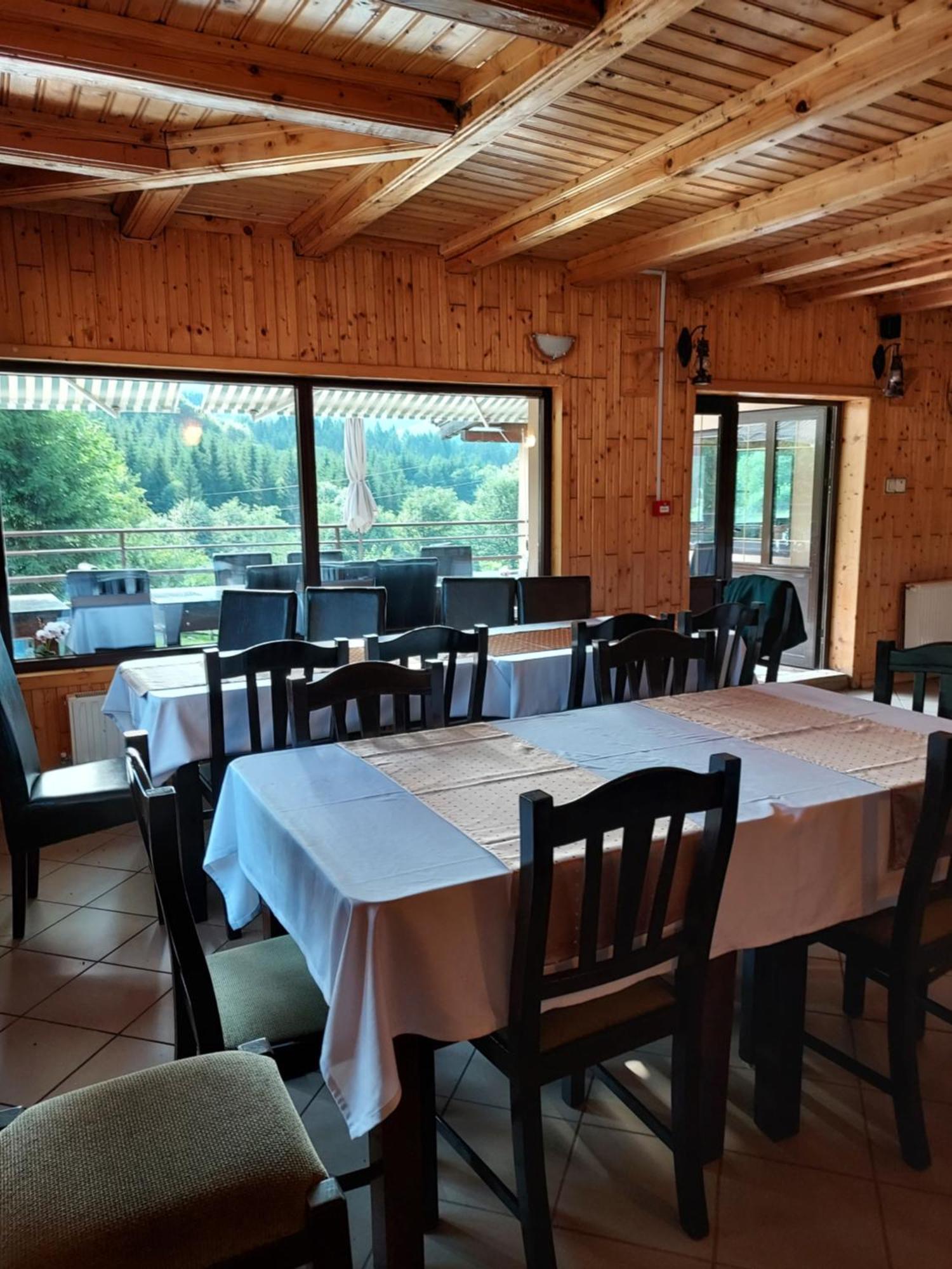 Pensiunea La Taverna Trăisteni Zewnętrze zdjęcie