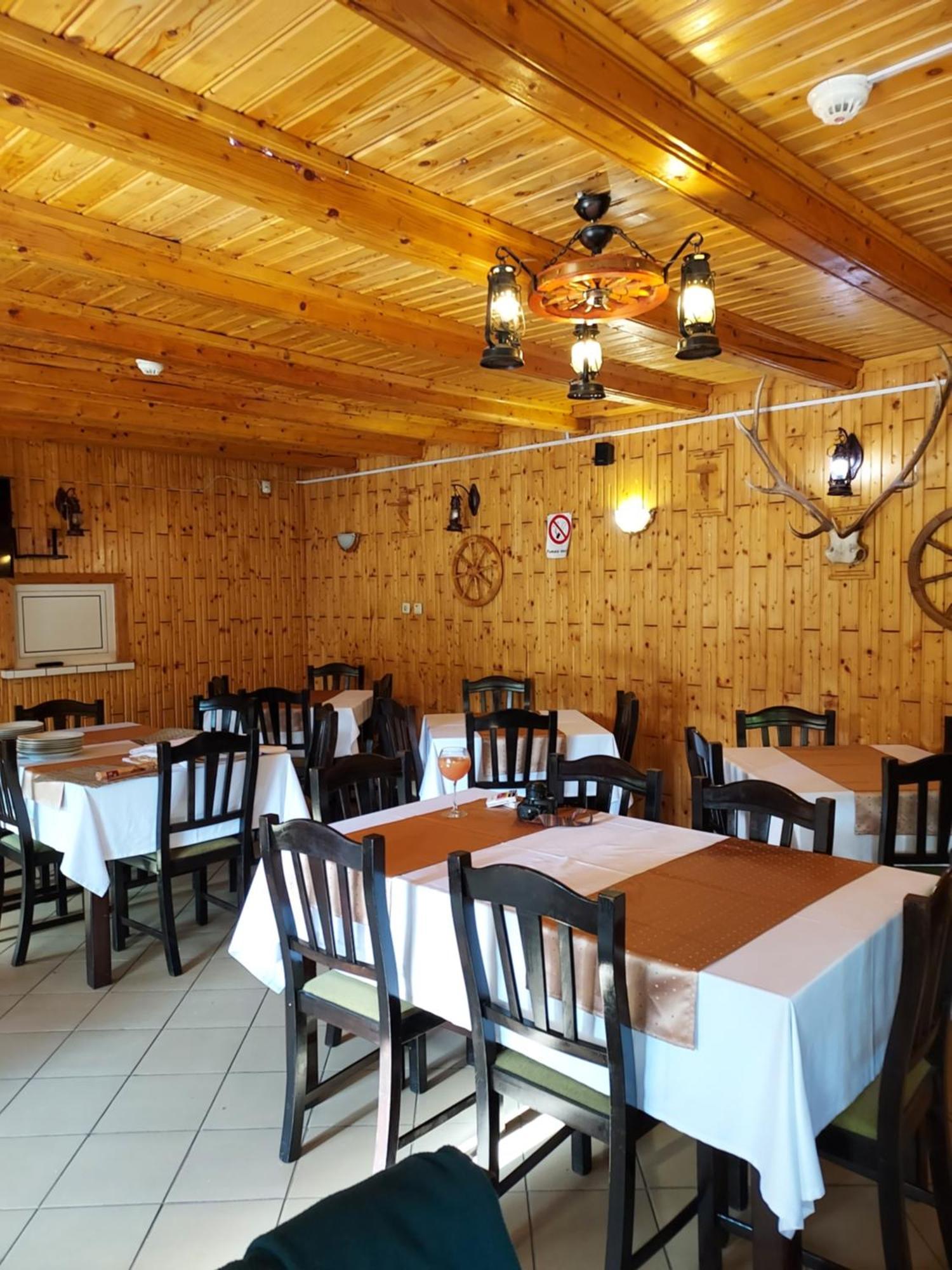 Pensiunea La Taverna Trăisteni Zewnętrze zdjęcie