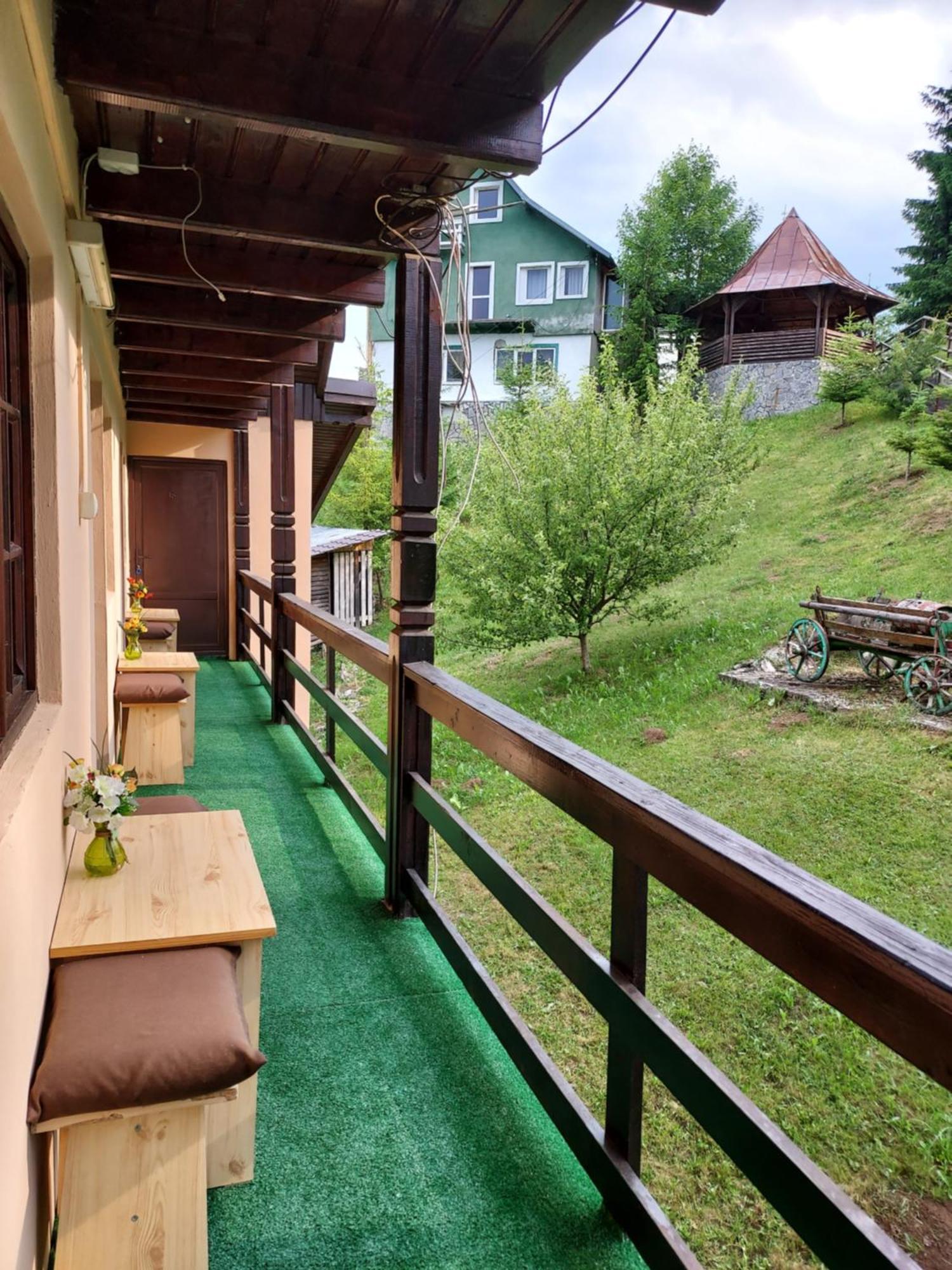 Pensiunea La Taverna Trăisteni Zewnętrze zdjęcie