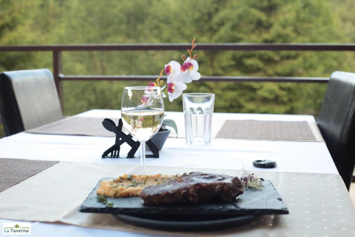 Pensiunea La Taverna Trăisteni Zewnętrze zdjęcie