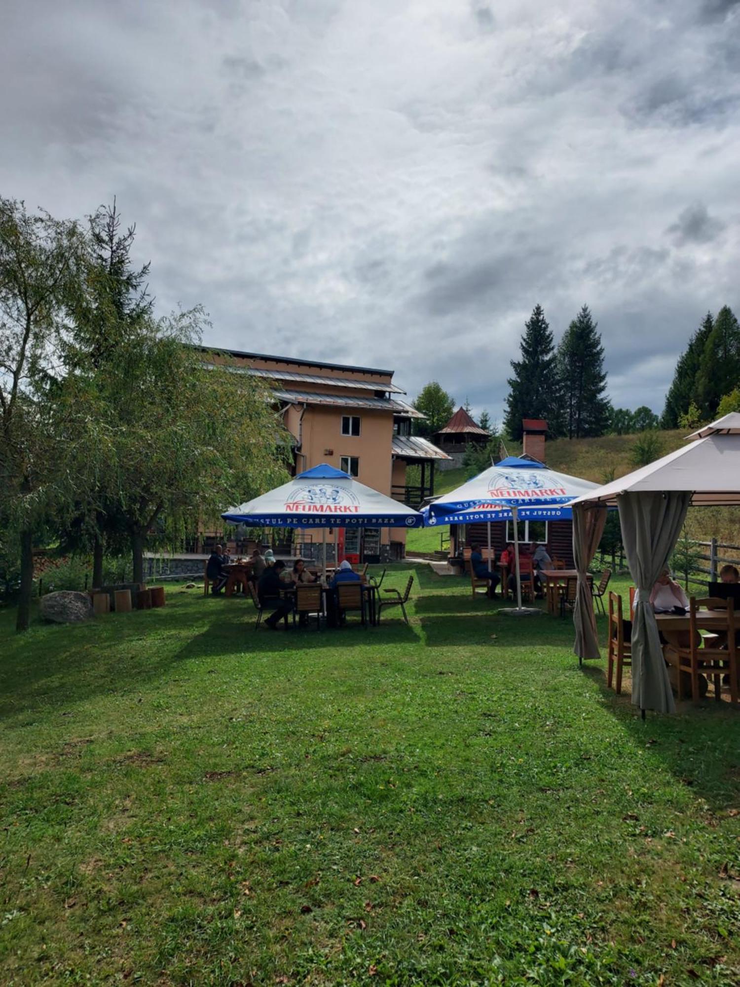 Pensiunea La Taverna Trăisteni Zewnętrze zdjęcie