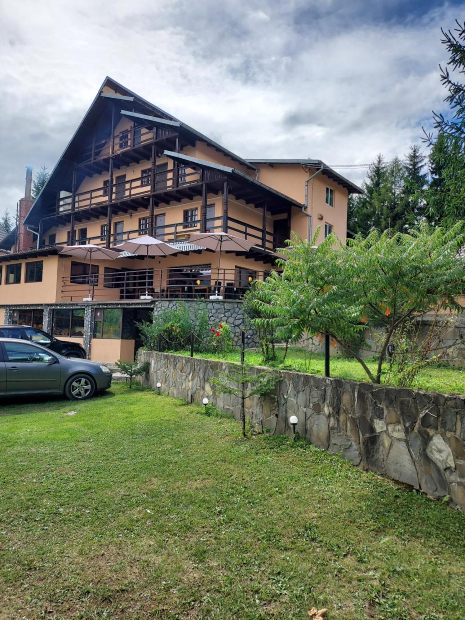 Pensiunea La Taverna Trăisteni Zewnętrze zdjęcie