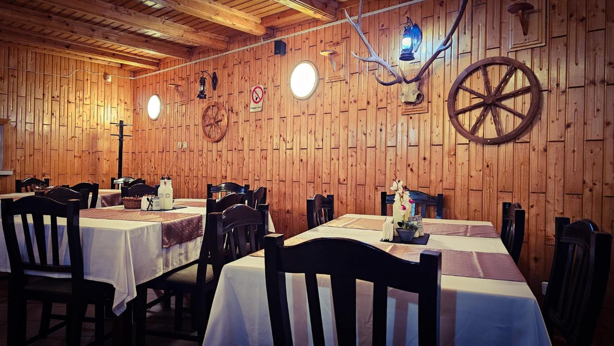 Pensiunea La Taverna Trăisteni Zewnętrze zdjęcie